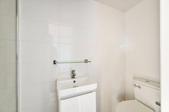 1 Bedroom Flat To Rent In Great Western Road, Maida Vale, London, W9