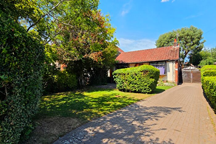 2 Bedroom Detached Bungalow For Sale In Gudge Heath Lane, Fareham, PO15