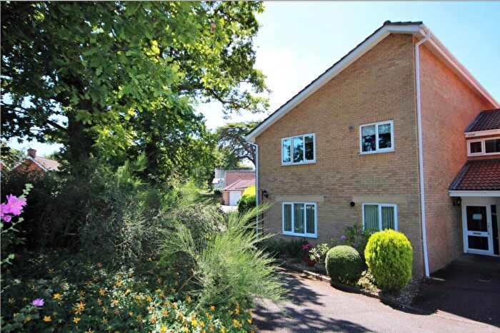 2 Bedroom Flat To Rent In Crookham Road, Fleet, Hart, GU51