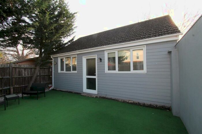 2 Bedroom Detached Bungalow To Rent In Greenvale Road, Eltham, SE9