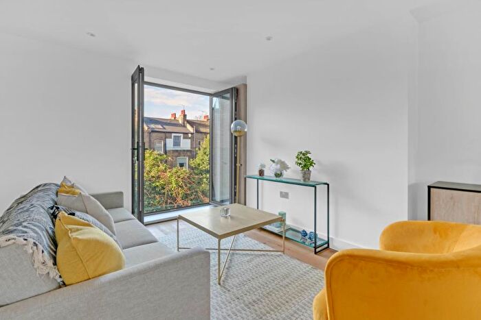 3 Bedroom Apartment To Rent In Marquis Court, Marquis Road, Kings Cross, NW1