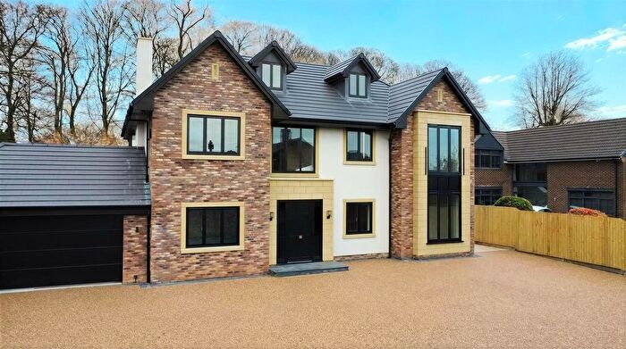 5 Bedroom Detached House For Sale In Eaton Road, Dentons Green, WA10