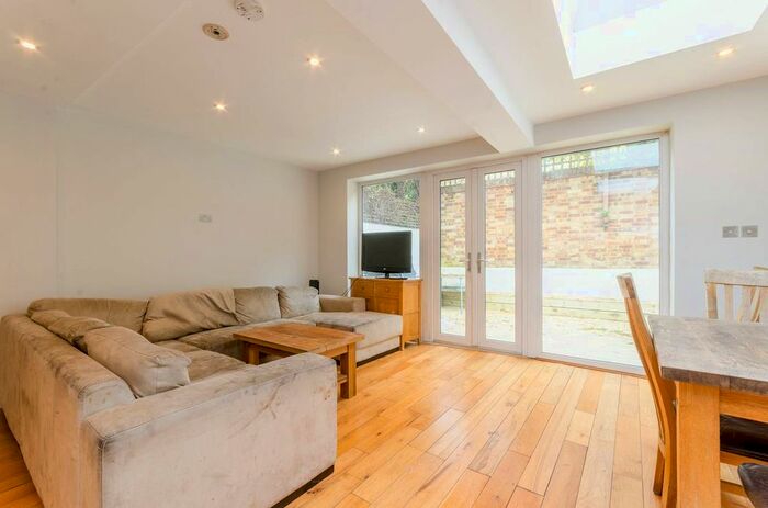 2 Bedroom Flat To Rent In Archel Road, Barons Court, London, W14
