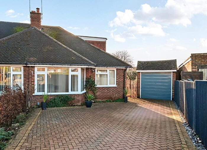 3 Bedroom Bungalow For Sale In Roseleigh Close, Maidenhead, SL6