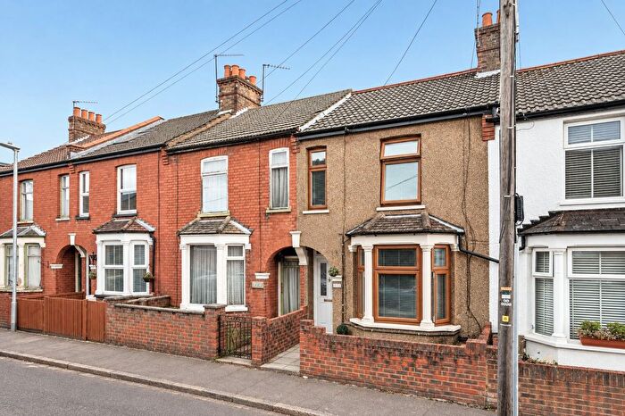3 Bedroom Terraced House For Sale In Sandringham Road, Watford, WD24