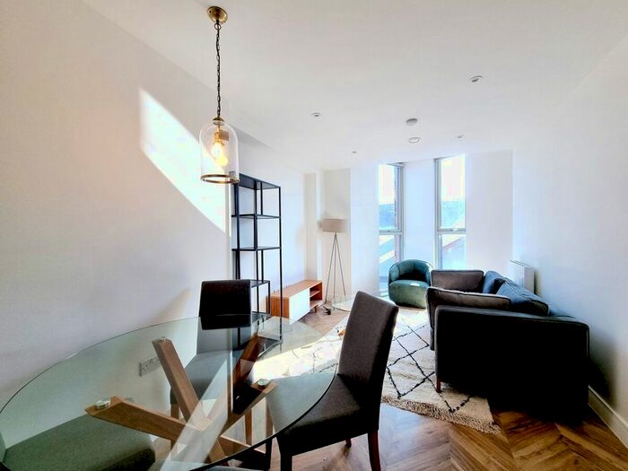 2 Bedroom Flat To Rent In Briggate, Leeds, LS1