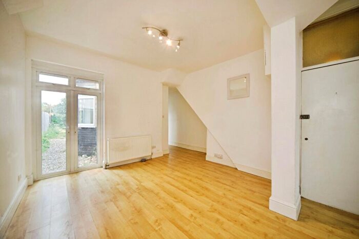 2 Bedroom Flat For Sale In Blackhorse Lane, London, E17