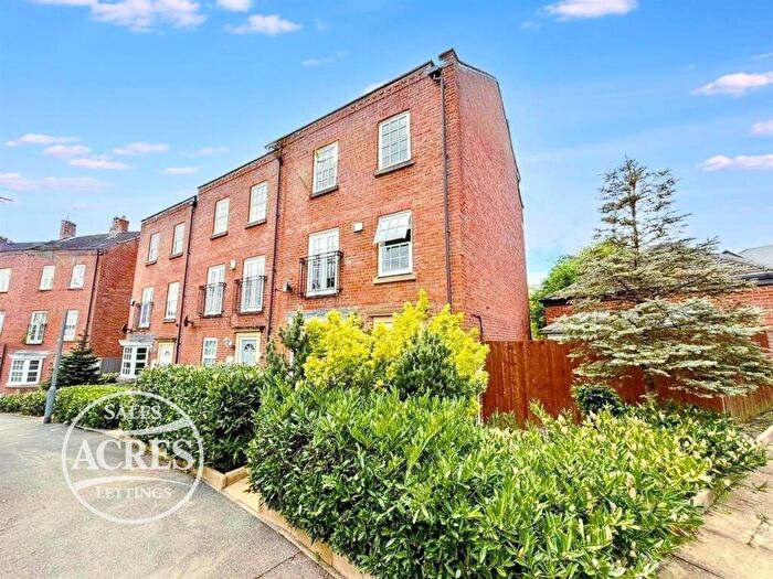4 Bedroom End Of Terrace House To Rent In Duckery Wood Walk, Birmingham, B43