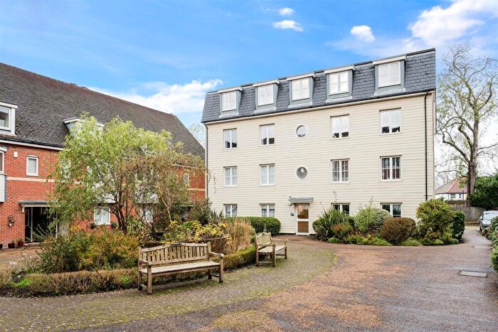 2 Bedroom Apartment For Sale In Wingfield Court, Banstead, SM7