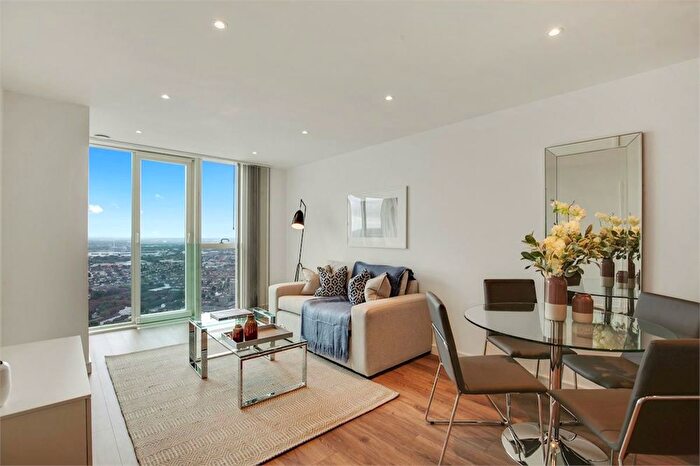 2 Bedroom Flat To Rent In Pinnacle Apartments, Saffron Central Square, Croydon, CR0