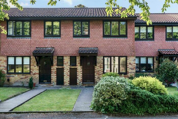 3 Bedroom House To Rent In Oatlands Green, Weybridge, KT13