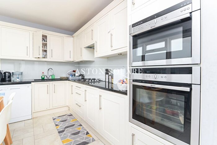 4 Bedroom Flat To Rent In Sneath Avenue, London, NW11