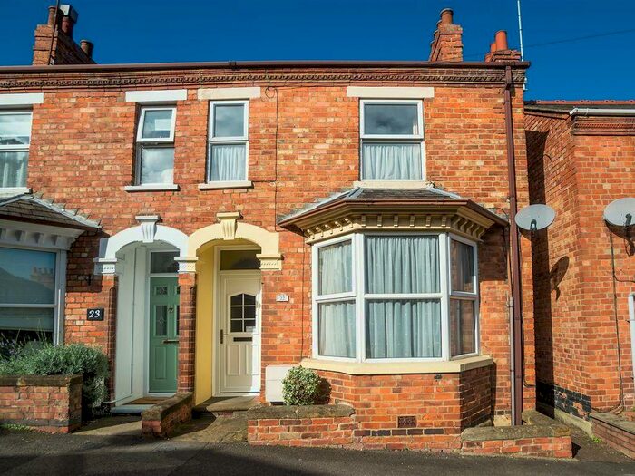 2 Bedroom Semi-Detached House To Rent In Grosvenor Road, Banbury, Oxon, OX16