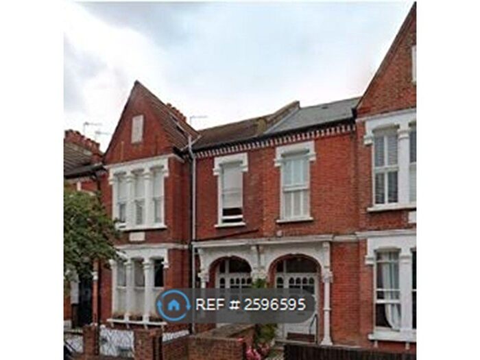 2 Bedroom Flat To Rent In Drakefield Road, London, SW17