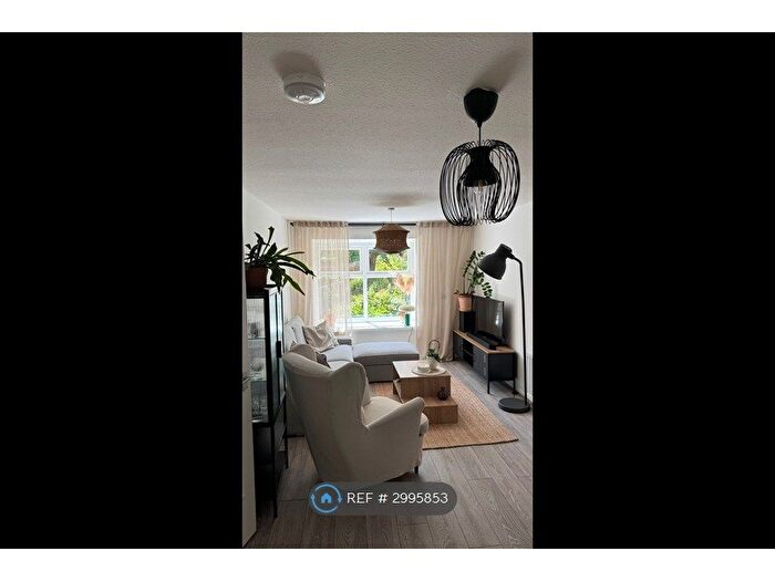 2 Bedroom Flat To Rent In Newstone Crescent, Northampton, NN4