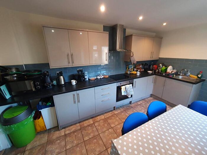 6 Bedroom Semi-Detached House To Rent In Wyeverne Road, Cathays, Cardiff, CF24