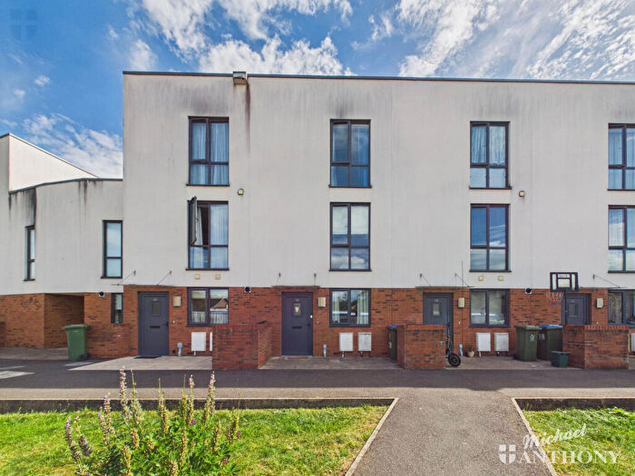4 Bedroom Town House For Sale In Mitchell Close, Aylesbury, HP21