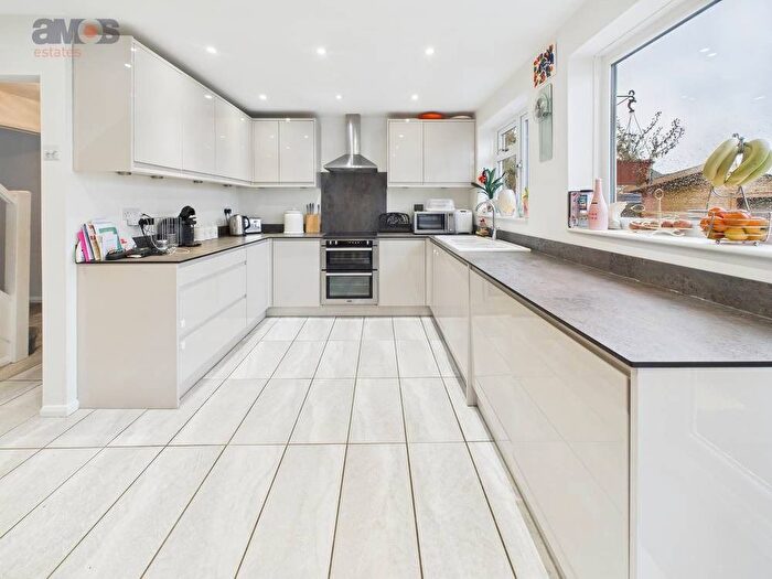 4 Bedroom Semi-detached House For Sale In Oak Walk, Hockley, Essex, SS5