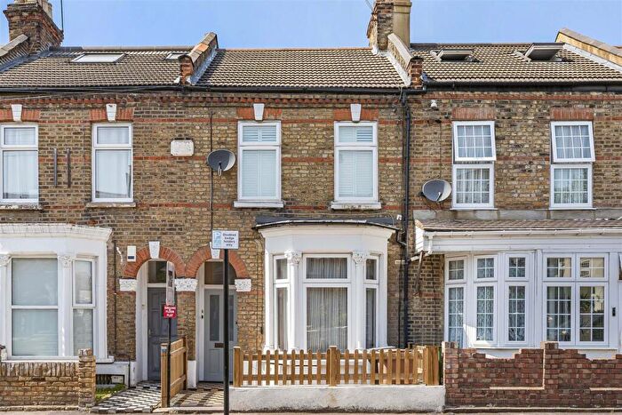1 Bedroom Flat To Rent In Queens Road, Walthamstow, London, E17