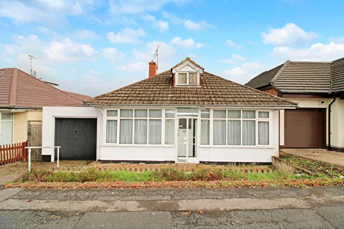 2 Bedroom Detached House For Sale In Manor Road, Farnborough, GU14