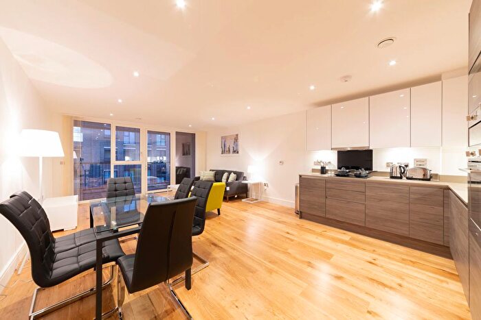 3 Bedroom Flat To Rent In Harbourside Court, Rotherhithe, SE8