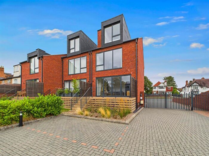 3 Bedroom Town House For Sale In Shipston Road, Stratford-Upon-Avon, CV37