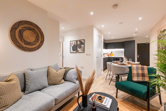 2 Bedroom Flat To Rent In Flat, Dyche Street, Manchester, Greater Manchester, M4