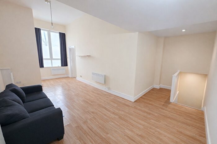 1 Bedroom Flat To Rent In New Cross Road, New Cross - Lewisham, SE14