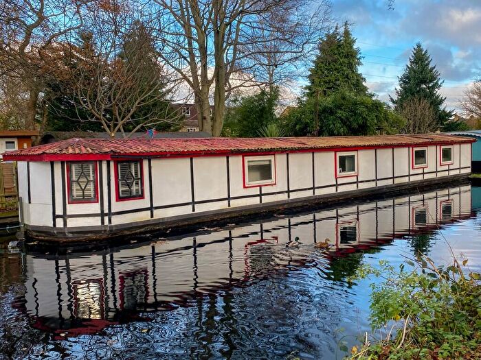 2 Bedroom House Boat For Sale In Scotland Bridge Lock, West Byfleet, Surrey, KT15
