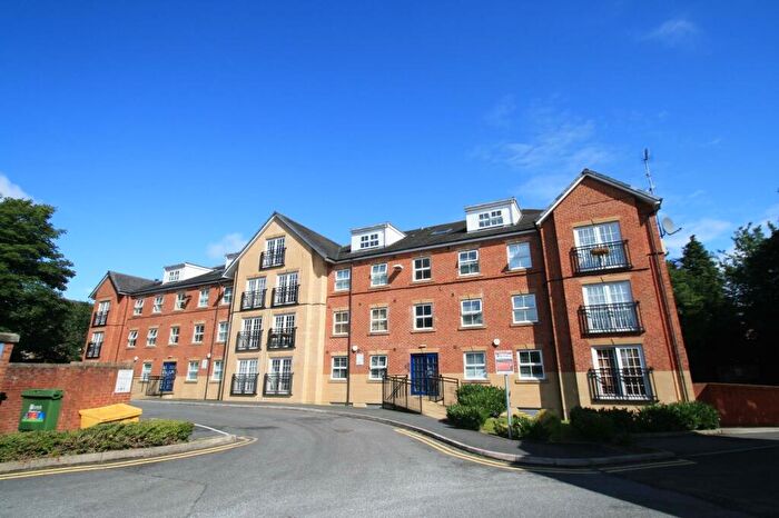 2 Bedroom Flat To Rent In Sandringham Drive, Leeds, West Yorkshire, LS17