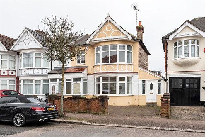 3 Bedroom End Terrace House For Sale In Higham Station Avenue, Highams Park, E4
