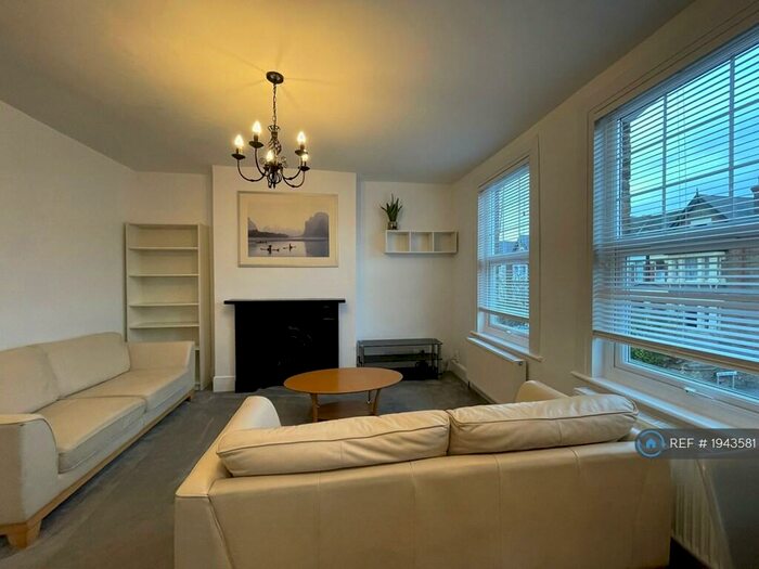 2 Bedroom Flat To Rent In Park Avenue, London, N22