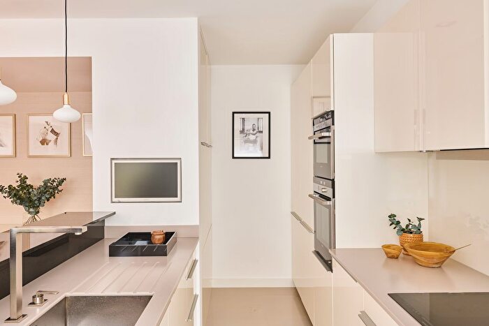 2 Bedroom Flat To Rent In Beaufort Gardens, London, SW3