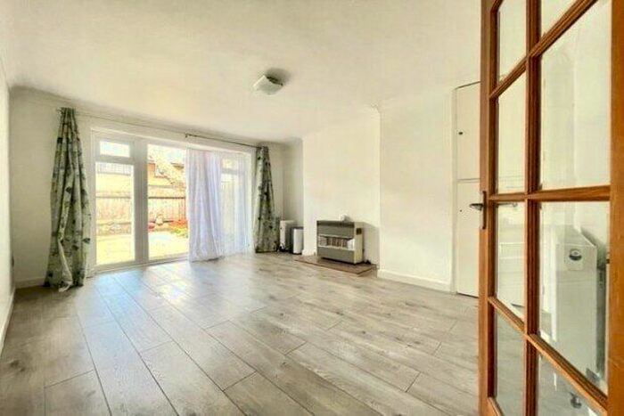 1 Bedroom Flat To Rent In Kennedy Close, London, E13