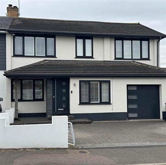 4 Bedroom Semi Detached House To Rent In Glebe Drive, Rayleigh, Essex, SS6