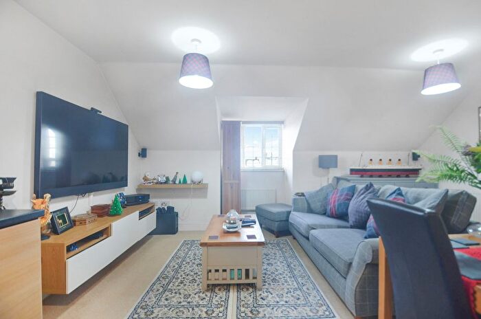 2 Bedroom Flat For Sale In Cotts Field, Haddenham, Aylesbury, HP17