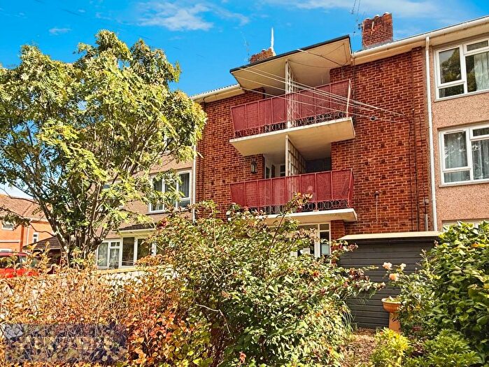 2 Bedroom Flat For Sale In Leypark Road, Exeter, Devon, EX1