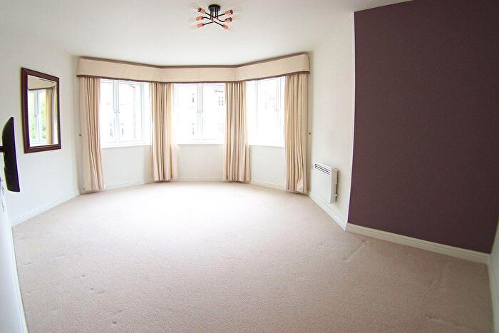 2 Bedroom Flat To Rent In Dunlop Avenue, Leeds, LS12
