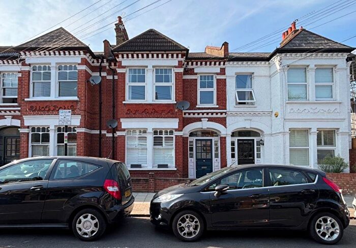 4 Bedroom Flat For Sale In Wheatlands Road, Tooting, London, SW17