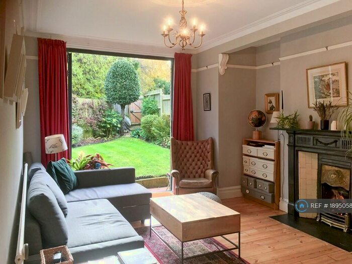 2 Bedroom Flat To Rent In Crouch End, London, N8