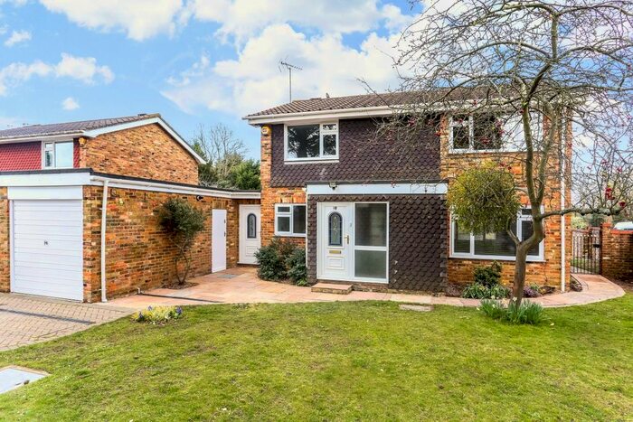 4 Bedroom Detached House To Rent In Kimber Close, Windsor, SL4