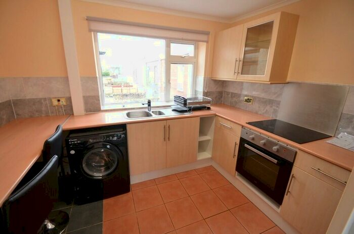 1 Bedroom Maisonette To Rent In Fleetwood Close, Tadworth, Surrey, KT20