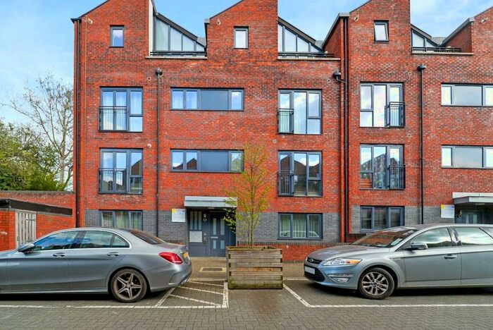 1 Bedroom Apartment To Rent In Leverton Close, London, N22