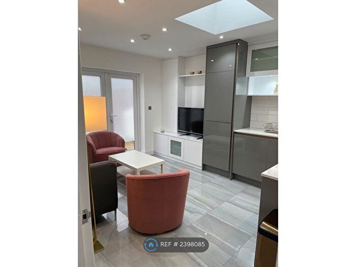 2 Bedroom Flat To Rent In Croydon, Croydon, CR0