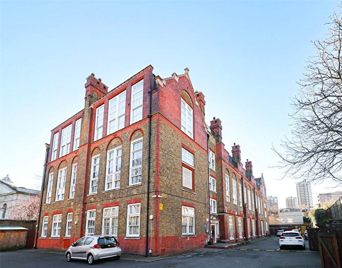 3 Bedroom Flat For Sale In School Mews, Wapping, E1