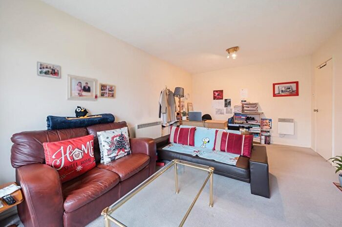 2 Bedroom Flat For Sale In Maidenhead, Berkshire, SL6