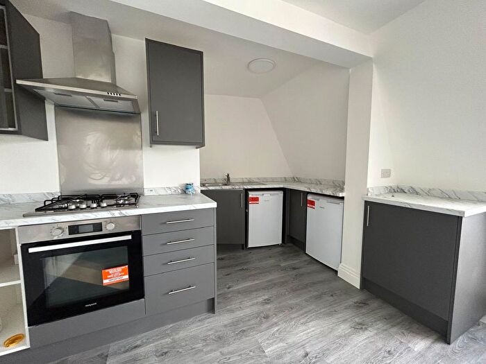 2 Bedroom Flat To Rent In Barge Drive, UB2