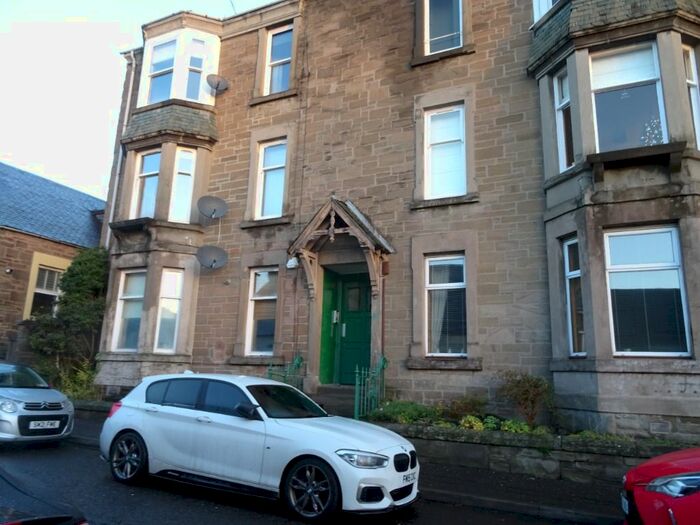 2 Bedroom Flat To Rent In Janefield Place, Maryfield, Dundee, DD4