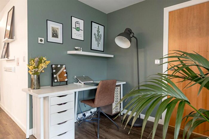 1 Bedroom Flat For Sale In Lower Gilmore Bank, Fountainbridge, Edinburgh, EH3