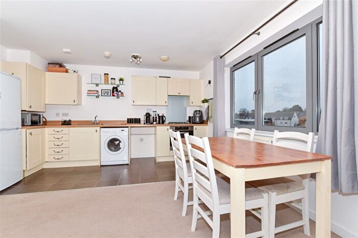 2 Bedroom Flat For Sale In The Farrows, Maidstone, Kent, ME15